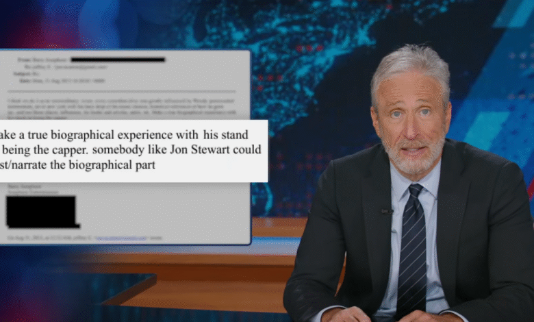 Џон Стјуарт реагује на „увредљиво“ испуштање имена у фајловима Џефрија Епштајна у Тхе Даили Схов-у