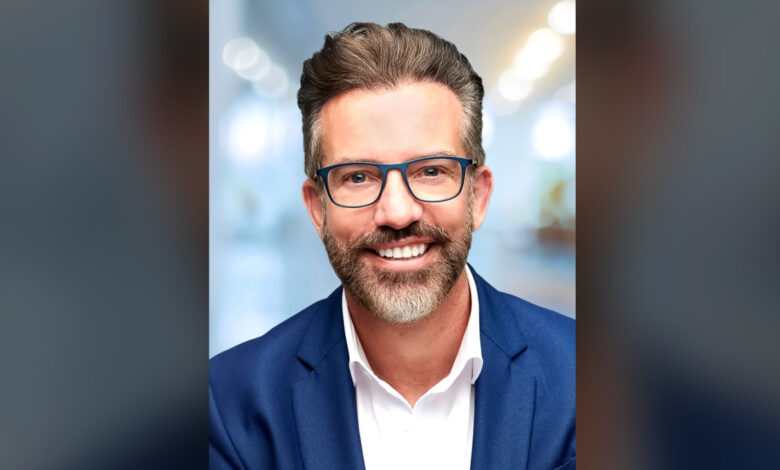 Повеља именује новог извршног директора испред Мегамергера