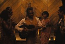 Костими, реквизити и једна веома специјална гитара ‘Синнерс’ сада су део студијске турнеје Варнер Брос.