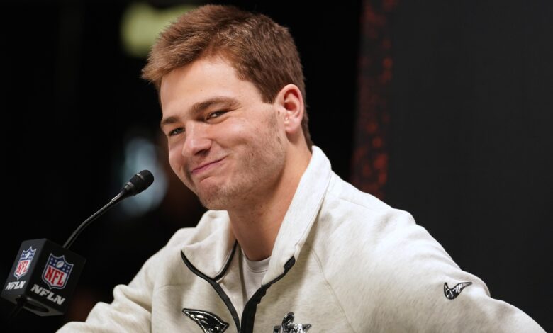 Дрејк Меј поделио новости о повреди због забринутости пред Патриотсов Супер Боул 60 против Сихокса