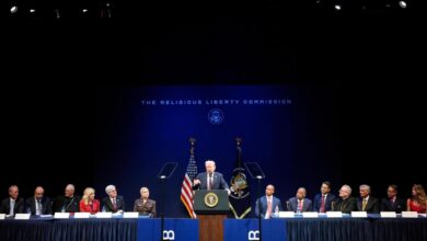 Члан Комисије за верску слободу смењен због спора око антисемитизма