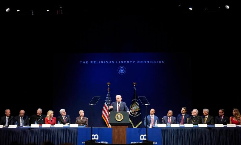 Члан Комисије за верску слободу смењен због спора око антисемитизма