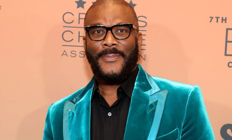 Тајлер Пери открива да је сломио кључну кост док је возио бицикл по Италији