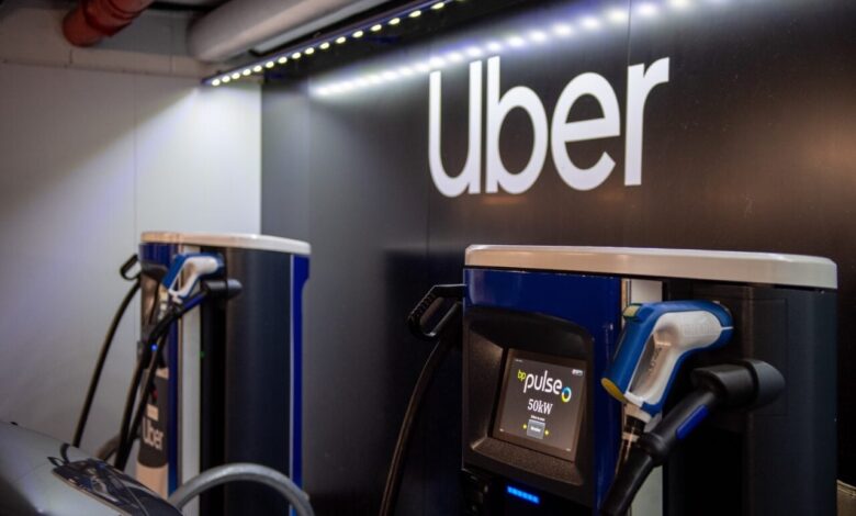Убер тоне преко 100 милиона долара у станице за пуњење самовозећих аутомобила Убер тоне преко 100 милиона долара у станице за пуњење самовозећих аутомобила