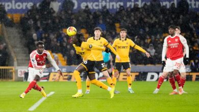 Арсенал је изгубио бодове у трци за титулу у Премијер лиги након драматичног касног изједначења Тома Едозија