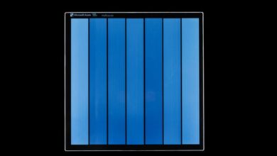 Научници Мајкрософта измишљају сићушне стаклене ‘књиге’ које би могле да чувају податке миленијумима