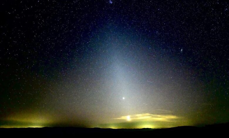 Погледајте зодијачко светло на тамном небу око мартовске равнодневице