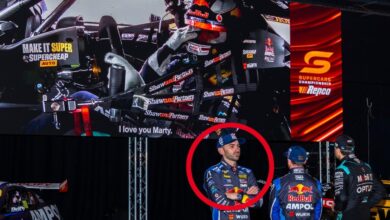 Хладна веза откривена док се уморна звезда Супераутомобила Брок Фини враћа на снимак великог финала 2025. Хладна веза откривена док се уморна звезда Супераутомобила Брок Фини враћа на снимак великог финала 2025.