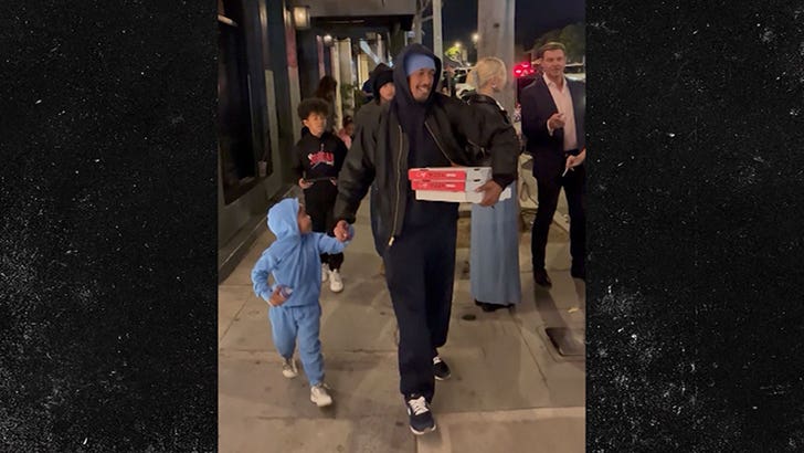 Ник Кенон води петоро своје деце на вечеру у Западни Холивуд