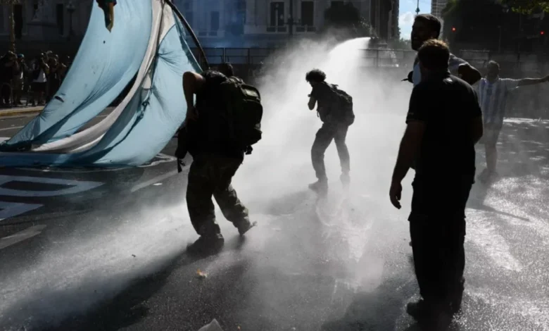 Аргентина, ухапшена због штрајка против реформе рада Аргентина, ухапшена због штрајка против реформе рада