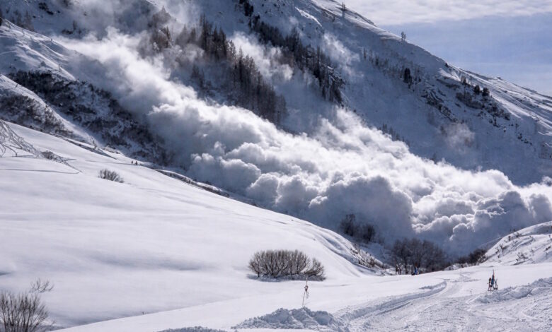 Три особе погинуле у снежној лавини у француским Алпима Три особе погинуле у снежној лавини у француским Алпима