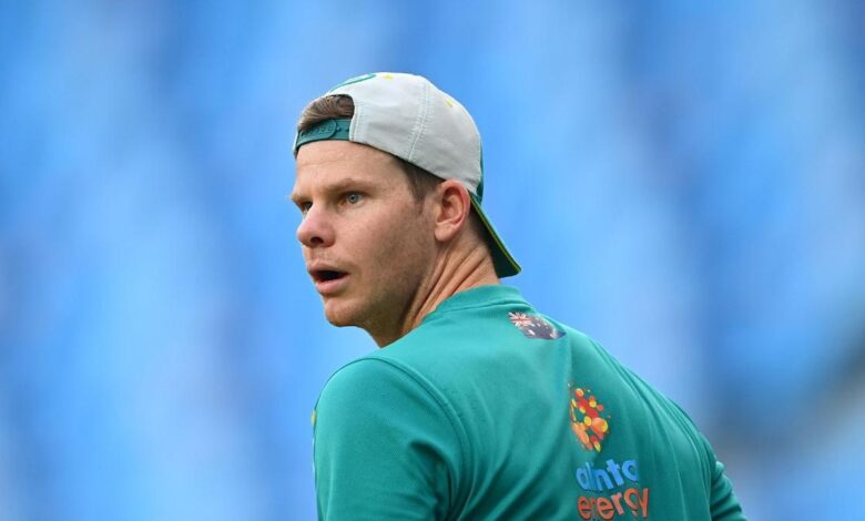 Аустралија је додала одбаченог ветерана Стива Смита у тим за Светско првенство Твенти20 само неколико сати од меча који се мора победити