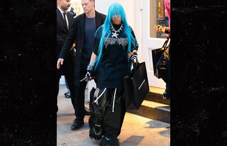 Неонско преузимање Нортх Вест-а са пријатељима у Алекандер Ванг-у у Њујорку Неонско преузимање Нортх Вест-а са пријатељима у Алекандер Ванг-у у Њујорку