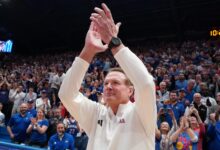 Даррин Петерсон седи док Канзас побеђује број 1 Аризону у Великом понедељку узнемирено