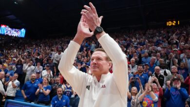 Даррин Петерсон седи док Канзас побеђује број 1 Аризону у Великом понедељку узнемирено