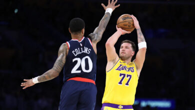 Лејкерси задржавају Клиперсе док Кавхи Леонард касно излази са болом левог скочног зглоба Лејкерси задржавају Клиперсе док Кавхи Леонард касно излази са болом левог скочног зглоба