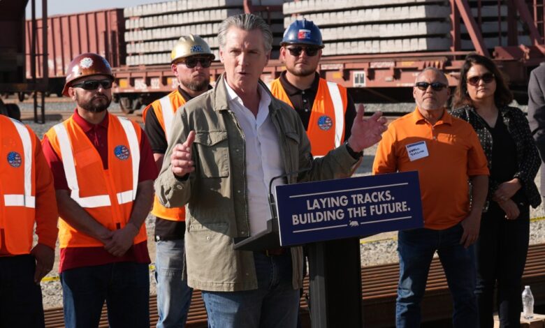 Главни тужилац ЛА-а растргнуо је Гевина Њусома због тврдњи да је победио у пресуди ИЦЕ против маски: ‘Престани да лажеш’