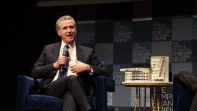 Гавин Невсом најављује тужбу више држава против РФК Јр. Гавин Невсом најављује тужбу више држава против РФК Јр.