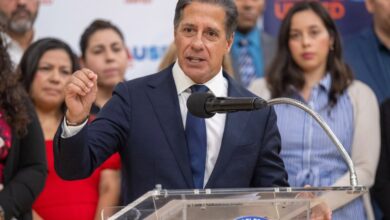 ФБИ претражује кућу, канцеларију надзорника ЛАУСД Алберта Царвалха