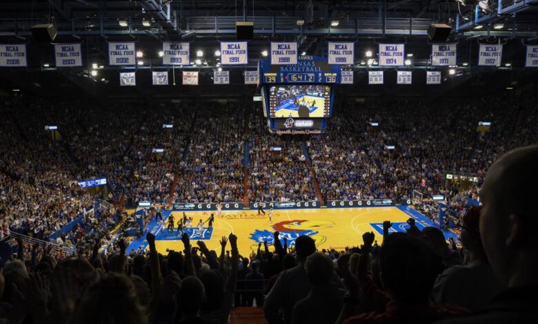 Биг 12 је вратио свој МББ распоред са ТВ мрежама, имајући на уму Супер Бовл