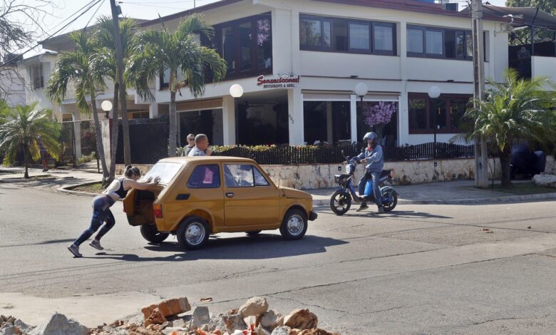 Трамп говори о дијалогу са Кубом, али блокада нафте гуши острво