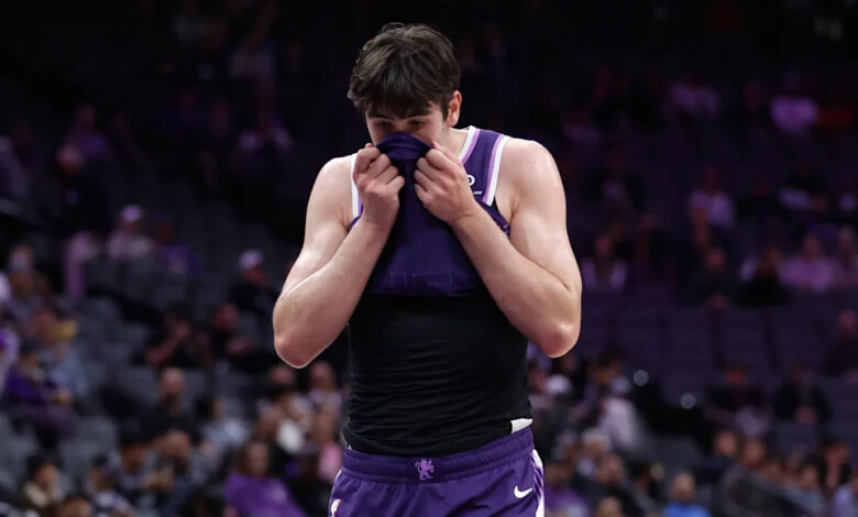 Кингси су поставили рекорд франшизе са 15. губитком узастопно, што је Меџик убацио 37 поена Кингси су поставили рекорд франшизе са 15. губитком узастопно, што је Меџик убацио 37 поена