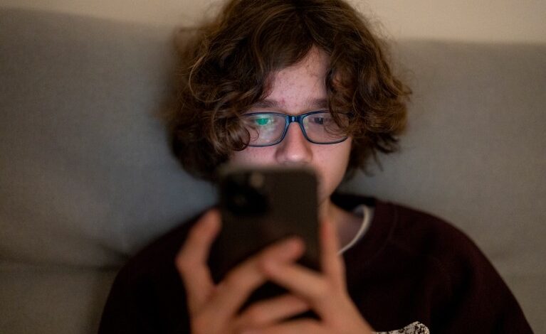 Да ли друштвени медији стварају зависност за тинејџере? Амерички судови упадају у научну дебату