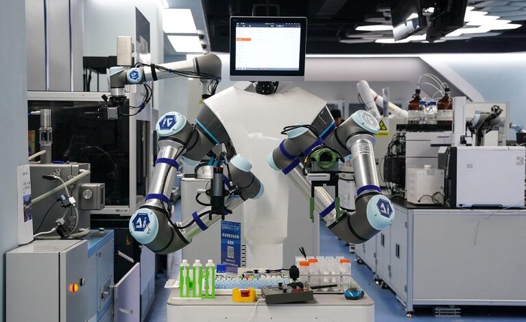 Аутоматизовани роботи „научници“ изазивају дебату о будућности лабораторијског рада Аутоматизовани роботи „научници“ изазивају дебату о будућности лабораторијског рада