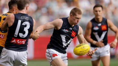 Освајач медаље Браунлоу Мет Ровел пропустиће отварање сезоне након што је послат на операцију због повреде прста АФЛ Оригин-а Освајач медаље Браунлоу Мет Ровел пропустиће отварање сезоне након што је послат на операцију због повреде прста АФЛ Оригин-а