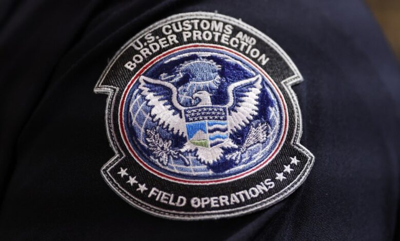 Надзорник ЦБП-а ухапшен након што је наводно скривао девојку илегалну имигрантицу – која је такође његова нећака