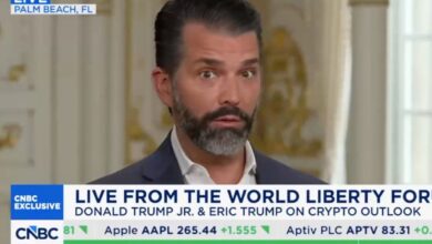 Трампови момци говоре о „одмазди“ док извршни директори љубе прстен на свом крипто догађају