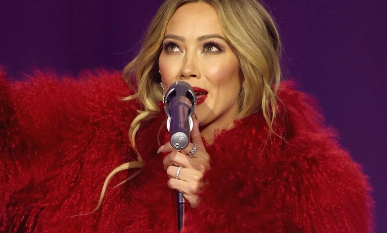 Хилари Даф на „Витх Лове“ Меме, Данце