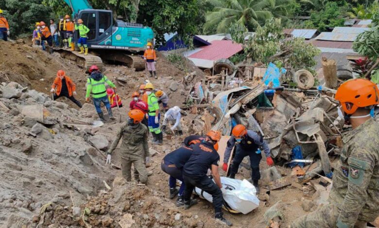 Филипине су погодиле смртоносна киша и клизишта док су хиљаде евакуисане Филипине су погодиле смртоносна киша и клизишта док су хиљаде евакуисане