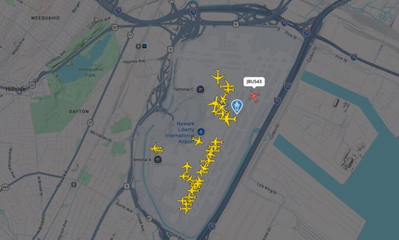 Аеродром Њуарк се изненада затвара због „хитне ситуације са авионима“ Аеродром Њуарк се изненада затвара због „хитне ситуације са авионима“