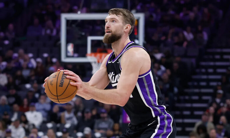 Домантас Сабонис из Кингса наводно је подвргнут операцији на крају сезоне ради поправке покиданог менискуса у левом колену Домантас Сабонис из Кингса наводно је подвргнут операцији на крају сезоне ради поправке покиданог менискуса у левом колену