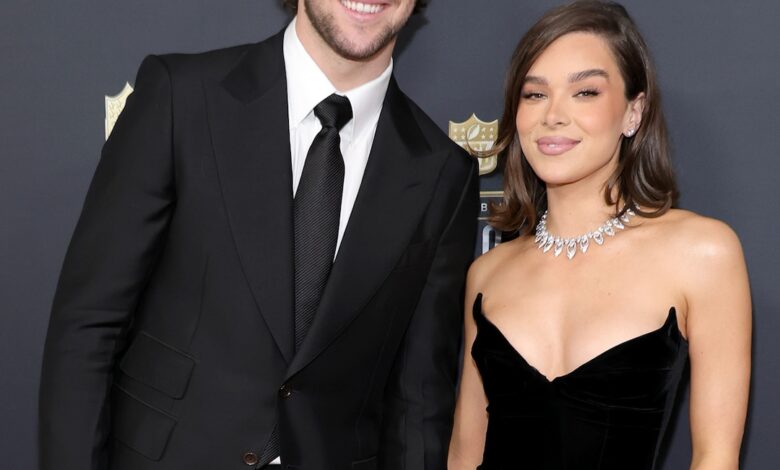 Трудна Хејли Стајнфелд на захтеву Џоша Алена за Дан заљубљених