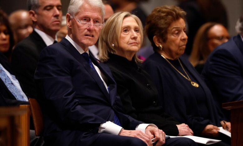 Билл, Хилари Клинтон ће се појавити на сведочењу Џефрија Епштајна, потврђује Комер