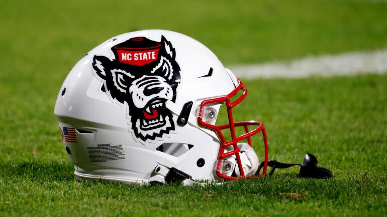 Гуннер Риверс, регрут КБ-а са 4 звездице и син Филипа Риверса, предаје се држави НЦ