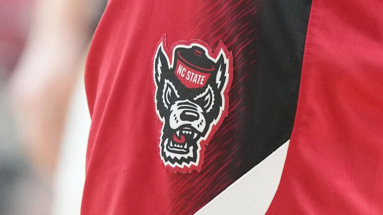 Ажурирање тужбе НЦ Стате: Више бивших спортиста придружују се тужби за сексуално злостављање против бившег тренера