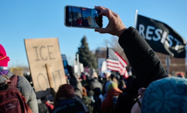 Ако присуствујете протесту, ево како да будете паметни са својим телефоном