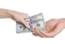 Давање новца људима није изазвало више повреда или смрти