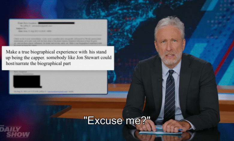 Џон Стјуарт се шали о проналажењу сопственог имена у Епштајн фајловима Џон Стјуарт се шали о проналажењу сопственог имена у Епштајн фајловима