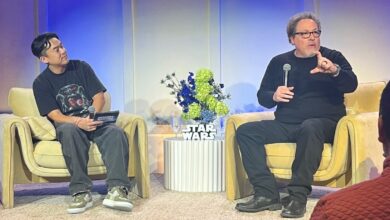 Јон Фавреау задиркује детаље ‘Тхе Мандалориан анд Грогу’ на догађају играчака из Ратова звезда