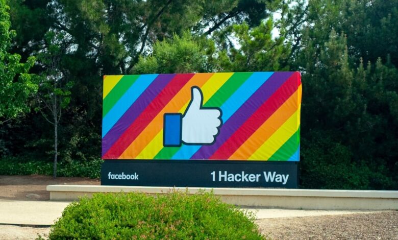 ‘Жичена’ насловница о ‘геј мафији’ наилази на буру друштвених медија