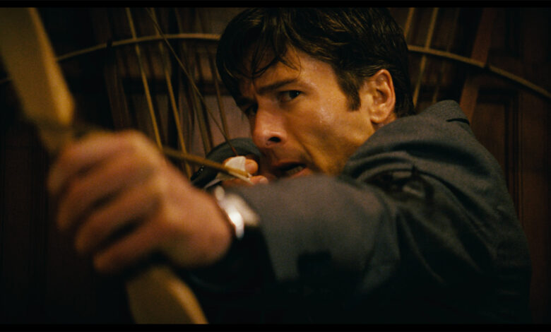 Глен Пауел у Црној комедији без зуба