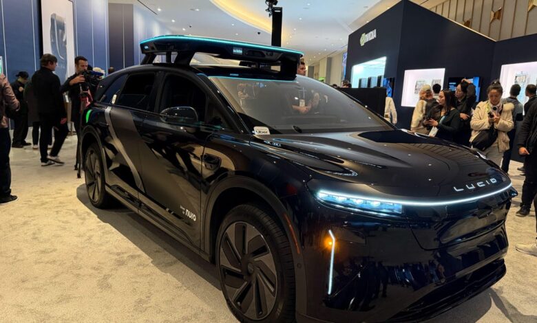 Убер има велике планове за много више роботакси и станица за пуњење електричних возила Убер има велике планове за много више роботакси и станица за пуњење електричних возила