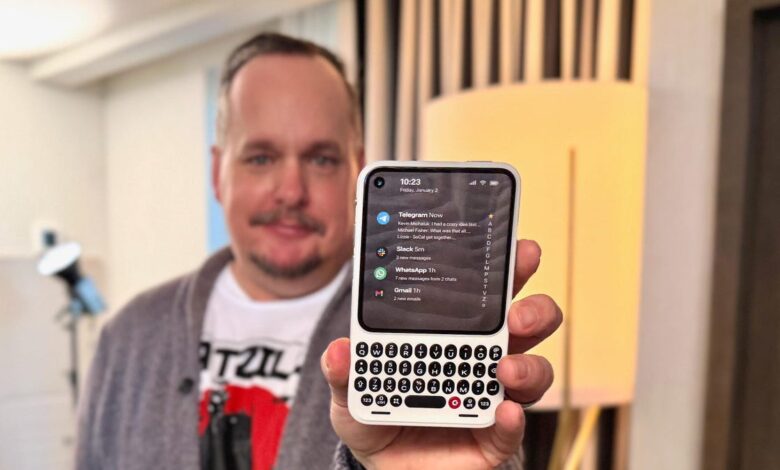 У свету без БлацкБеррија, физичке тастатуре на телефонима се враћају