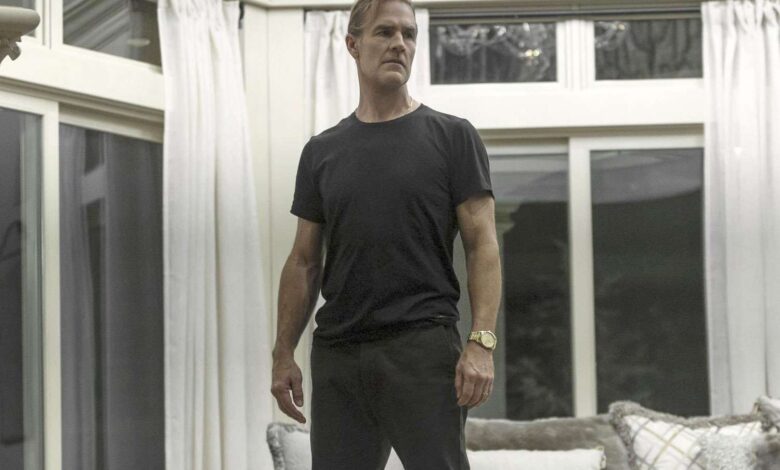 Погледајте Џејмса Ван Дер Бика у трејлеру ‘Тхе Гатес’, једној од његових последњих улога