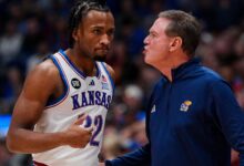 Тренер Канзаса Бил Селф нуди нијансирано мишљење о томе да звезда Дарин Питерсон не завршава утакмице