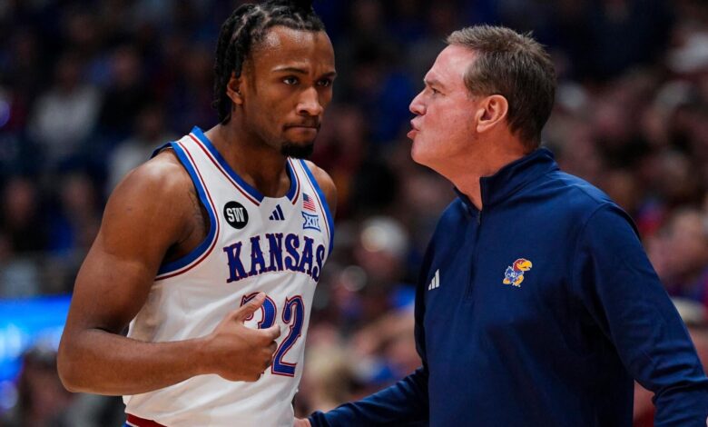 Тренер Канзаса Бил Селф нуди нијансирано мишљење о томе да звезда Дарин Питерсон не завршава утакмице Тренер Канзаса Бил Селф нуди нијансирано мишљење о томе да звезда Дарин Питерсон не завршава утакмице